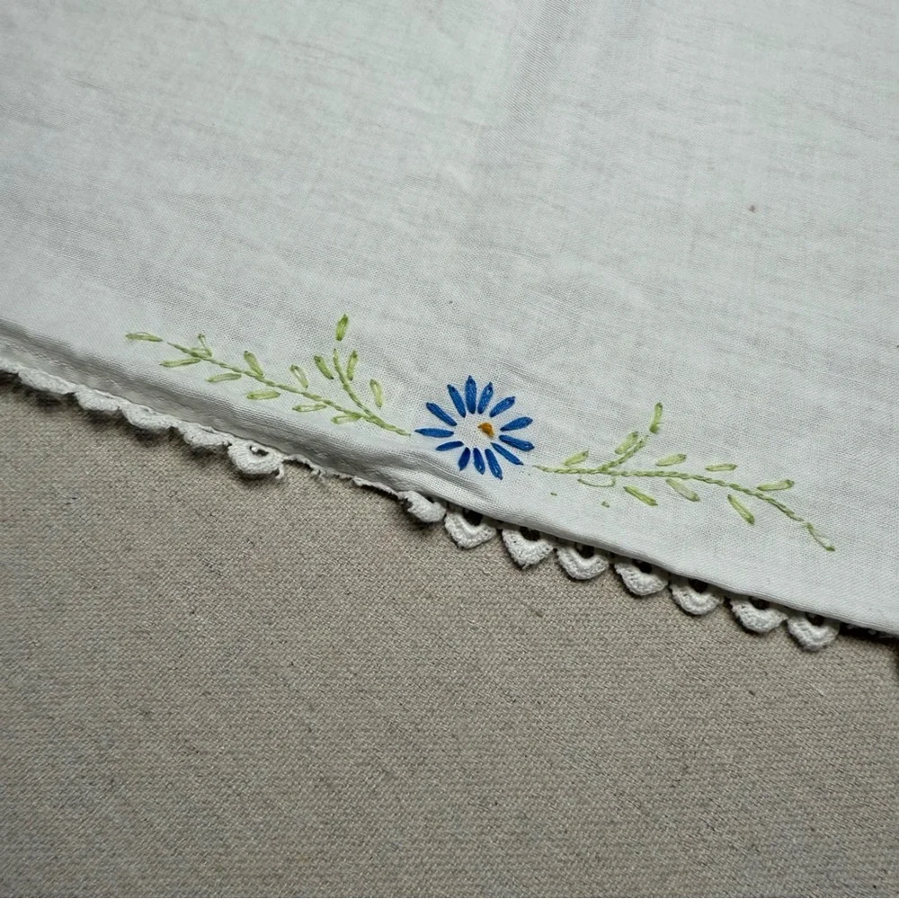 N/A white table
